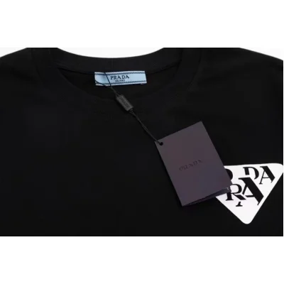 Футболка Prada With Letters Of Different Sizes "Black" фото № 4 Футболка Prada With Letters Of Different Sizes "Black" фото № 4