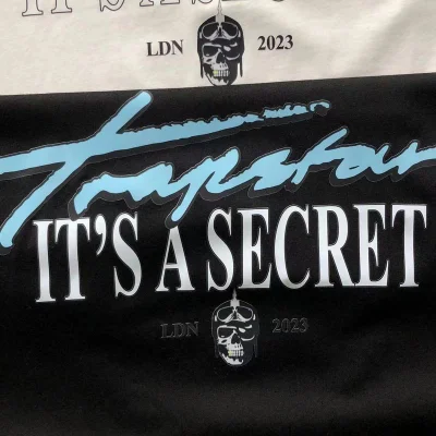 Футболка Trapstar Lettering It's A Secret "Black" фото № 6 Футболка Trapstar Lettering It's A Secret "Black" фото № 6