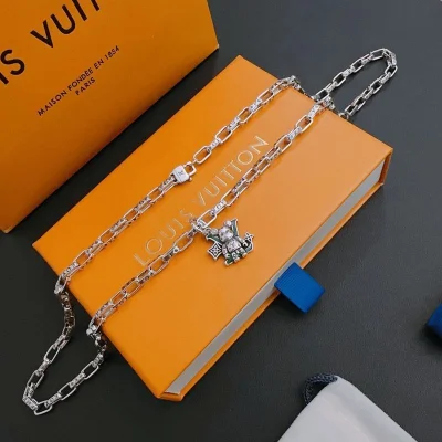 Подвеска Louis Vuitton Decorated Symbols And Logo - Bear "Silver" фото № 3