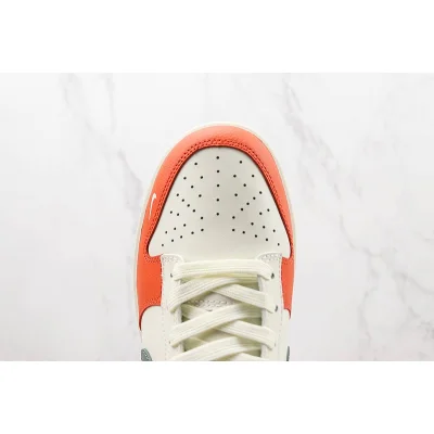 Nike SB Dunk Low "Unefeated" фото № 3 Nike SB Dunk Low "Unefeated" фото № 3