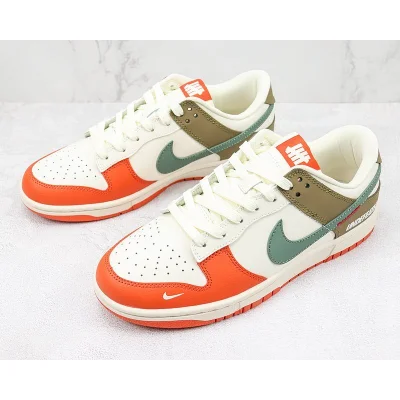 Nike SB Dunk Low "Unefeated" фото № 5 Nike SB Dunk Low "Unefeated" фото № 5