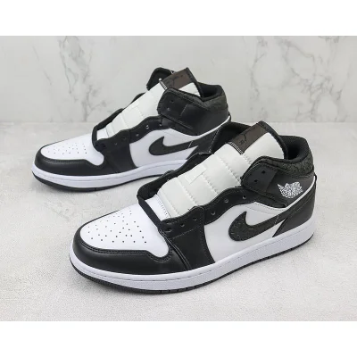 Air Jordan 1 Mid "Invert" фото № 6 Air Jordan 1 Mid "Invert" фото № 6