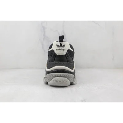 Balenciaga Triple S "Reverse Black/White" фото № 9 Balenciaga Triple S "Reverse Black/White" фото № 9