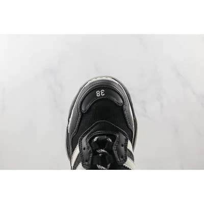 Balenciaga Triple S "Reverse Black/White" фото № 3 Balenciaga Triple S "Reverse Black/White" фото № 3