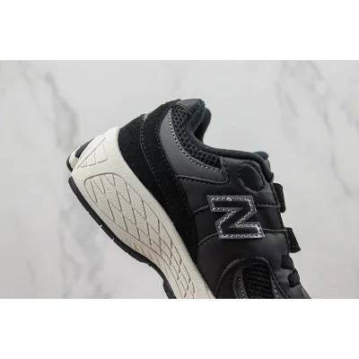 New Balance 2002R Hook & Loop "Black/White" фото № 4