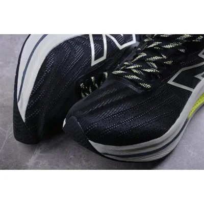 New Balance FuelCell SuperComp Trainer V2 "Black/Thirty Watt" фото № 7