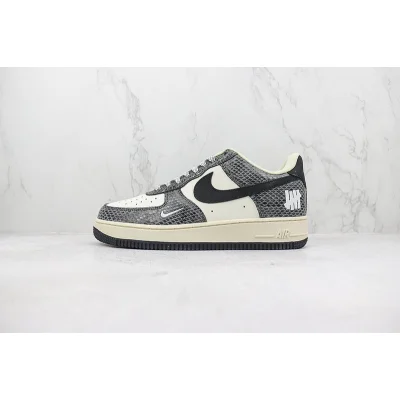 Undefeated x Nike Air Force 1 Low "Cocoa Snake" фото № 2