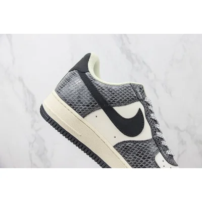 Undefeated x Nike Air Force 1 Low "Cocoa Snake" фото № 3