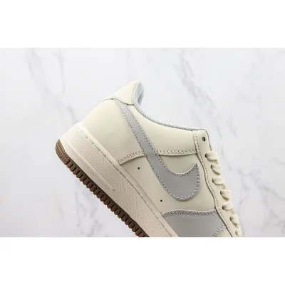 Louis Vuitton x Nike Air Force 1 Low "Gold/Silver/White" фото № 3 Louis Vuitton x Nike Air Force 1 Low "Gold/Silver/White" фото № 3