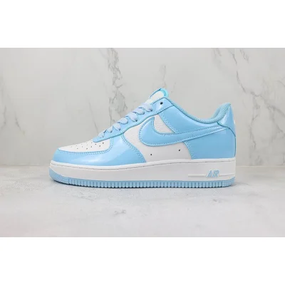 Nike Air Force 1 Low "North Carolina Blue" фото № 2 Nike Air Force 1 Low "North Carolina Blue" фото № 2