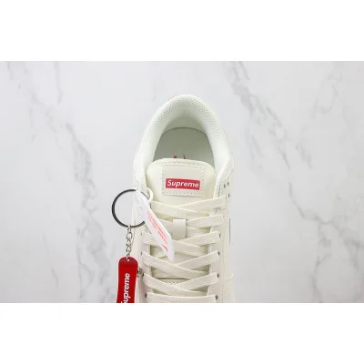 Supreme x Nike Dunk Low "Bistre/Cosmic Latte" фото № 5 Supreme x Nike Dunk Low "Bistre/Cosmic Latte" фото № 5