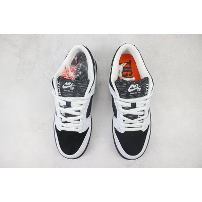 TIGHTBOOTH x Nike Dunk Low "Black/White/Safety Orange" фото № 7 TIGHTBOOTH x Nike Dunk Low "Black/White/Safety Orange" фото № 7