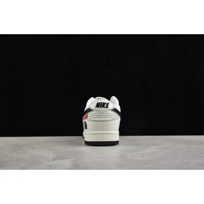 The North Face x Nike SB Dunk Low Supreme "White/Black" фото № 5