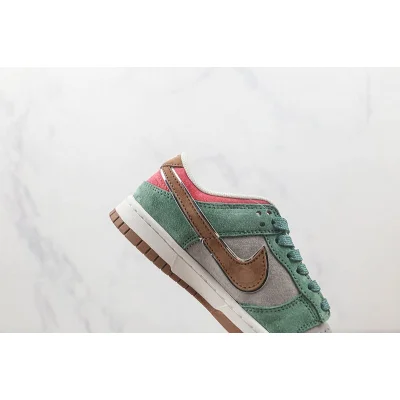 Otomo Katsuhiro x Nike SB Dunk Low "Dark Aqua/Peach" фото № 4