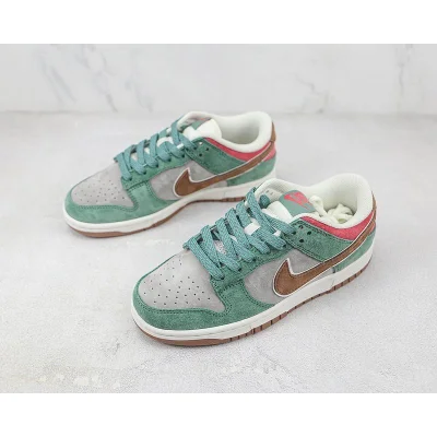 Otomo Katsuhiro x Nike SB Dunk Low "Dark Aqua/Peach" фото № 5