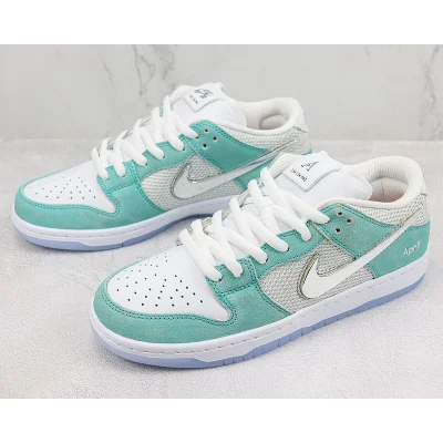 April Skateboards x Nike SB Dunk Low "Blue" фото № 5