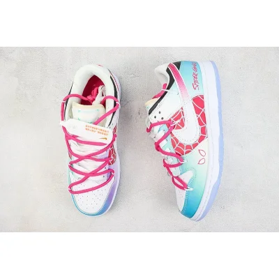 Nike Dunk Low "Spider-Gwen" фото № 6 Nike Dunk Low "Spider-Gwen" фото № 6