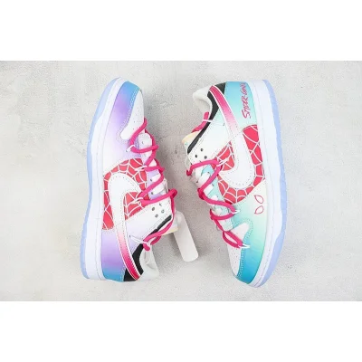 Nike Dunk Low "Spider-Gwen" фото № 7 Nike Dunk Low "Spider-Gwen" фото № 7