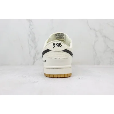 Travis Scott x Nike Dunk Low "Cream White/Beige Label" фото № 9