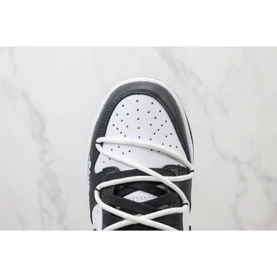 Nike Dunk Low "Panda/Paint Drops" фото № 4 Nike Dunk Low "Panda/Paint Drops" фото № 4