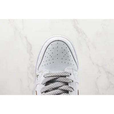 Louis Vuitton x Nike Dunk Low Custom "Monogram" фото № 3