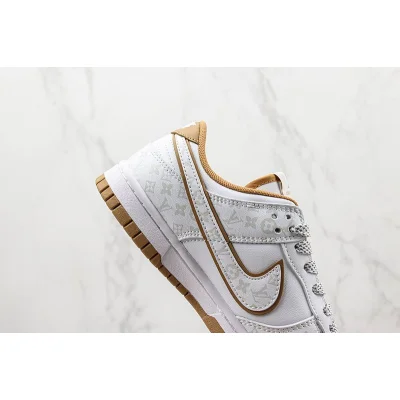 Louis Vuitton x Nike Dunk Low Custom "Monogram" фото № 4