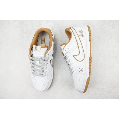Louis Vuitton x Nike Dunk Low Custom "Monogram" фото № 6