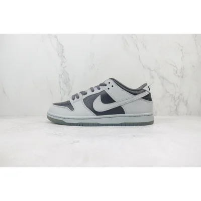 Atlas x Nike Dunk Low "Light Smoke Grey/Black" фото № 2 Atlas x Nike Dunk Low "Light Smoke Grey/Black" фото № 2