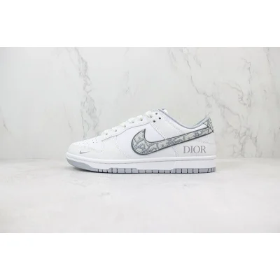 DIOR x Nike Dunk Low "White/Light Grey/Mini Swoosh" фото № 2