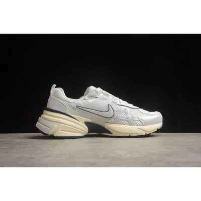 Nike V2K Run Runtekk "Summit White Metallic Silver" фото № 2