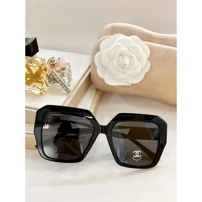 Солнцезащитные очки Balenciaga Temples With Inscriptions "Black" фото № 2