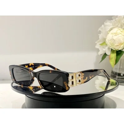 Солнцезащитные очки Balenciaga Rectangle Frame And Two Side Decorated Temples "Brown/Gold" фото № 2