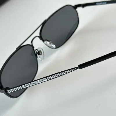 Солнцезащитные очки Balenciaga Aviator Shape And Thin Temples "Black" фото № 2