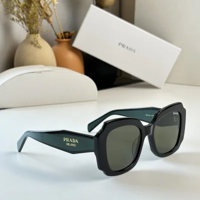 Солнцезащитные очки Prada Frame With Cut Edges "Green" фото № 2