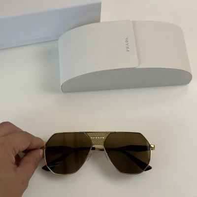 Солнцезащитные очки Prada Frame With Connected Wide Line Between Lenses "Brown" фото № 2