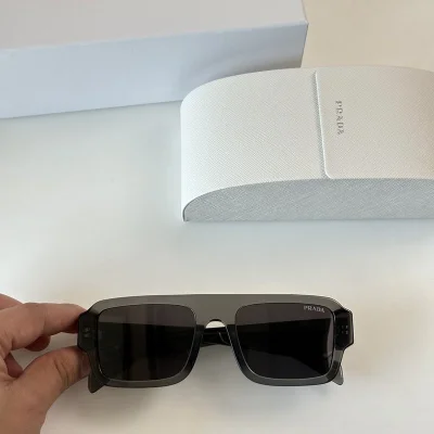 Солнцезащитные очки Prada Small Logo And Wide Line On Bridge Of Nose "Gray" фото № 2