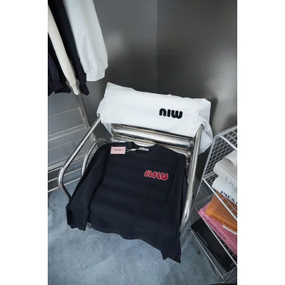 Свитшот Miu Miu Frontside Left Logo Contrast Outline Miu Miu "Black" фото № 7