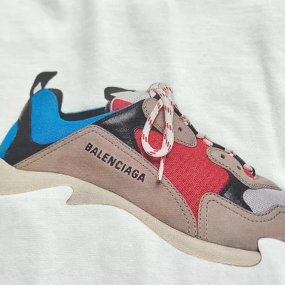 Футболка Balenciaga With Graphic Print Of Shoes "White" фото № 7