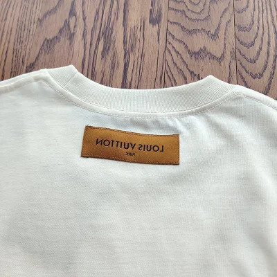 Футболка Louis Vuitton Rabbit Hiding In Sneakers "White" фото № 2