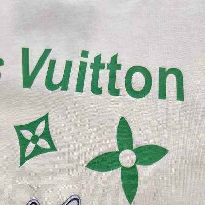 Футболка Louis Vuitton Rabbit Hiding In Sneakers "White" фото № 7