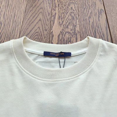 Футболка Louis Vuitton Rabbit Hiding In Sneakers "White" фото № 9