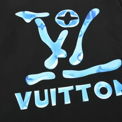 Футболка Louis Vuitton With Blue Big Brand Logo "Black" фото № 5 Футболка Louis Vuitton With Blue Big Brand Logo "Black" фото № 5