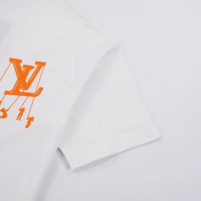 Футболка Louis Vuitton With Hanging People On The Logo "White" фото № 4