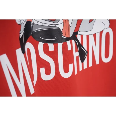 Футболка Moschino Rabbit With Carrot On The Logo "Red" фото № 8 Футболка Moschino Rabbit With Carrot On The Logo "Red" фото № 8
