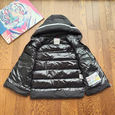 Жилетка Moncler Inscription On The Hood "Black" фото № 4 Жилетка Moncler Inscription On The Hood "Black" фото № 4