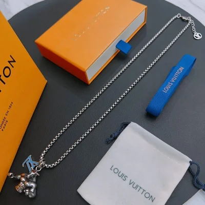 Подвеска Louis Vuitton Symbol Decoration - Bull "Silver" фото № 5 Подвеска Louis Vuitton Symbol Decoration - Bull "Silver" фото № 5