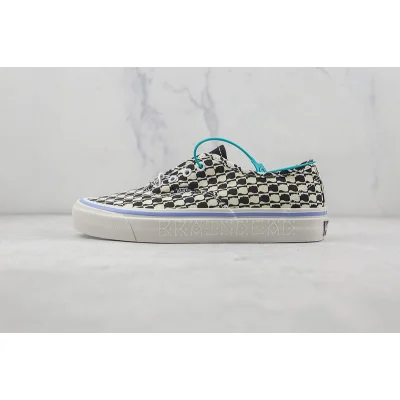 Brain Dead x Vans Authentic "Marshmallow/Black" фото № 2 Brain Dead x Vans Authentic "Marshmallow/Black" фото № 2