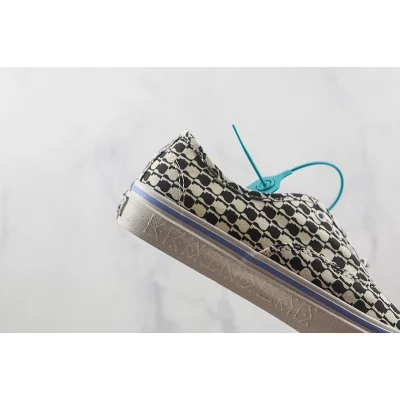 Brain Dead x Vans Authentic "Marshmallow/Black" фото № 3 Brain Dead x Vans Authentic "Marshmallow/Black" фото № 3