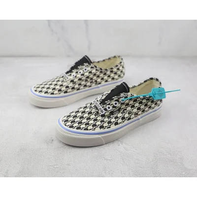 Brain Dead x Vans Authentic "Marshmallow/Black" фото № 5 Brain Dead x Vans Authentic "Marshmallow/Black" фото № 5