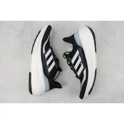 Adidas UltraBoost Light "Black/White" фото № 7 Adidas UltraBoost Light "Black/White" фото № 7